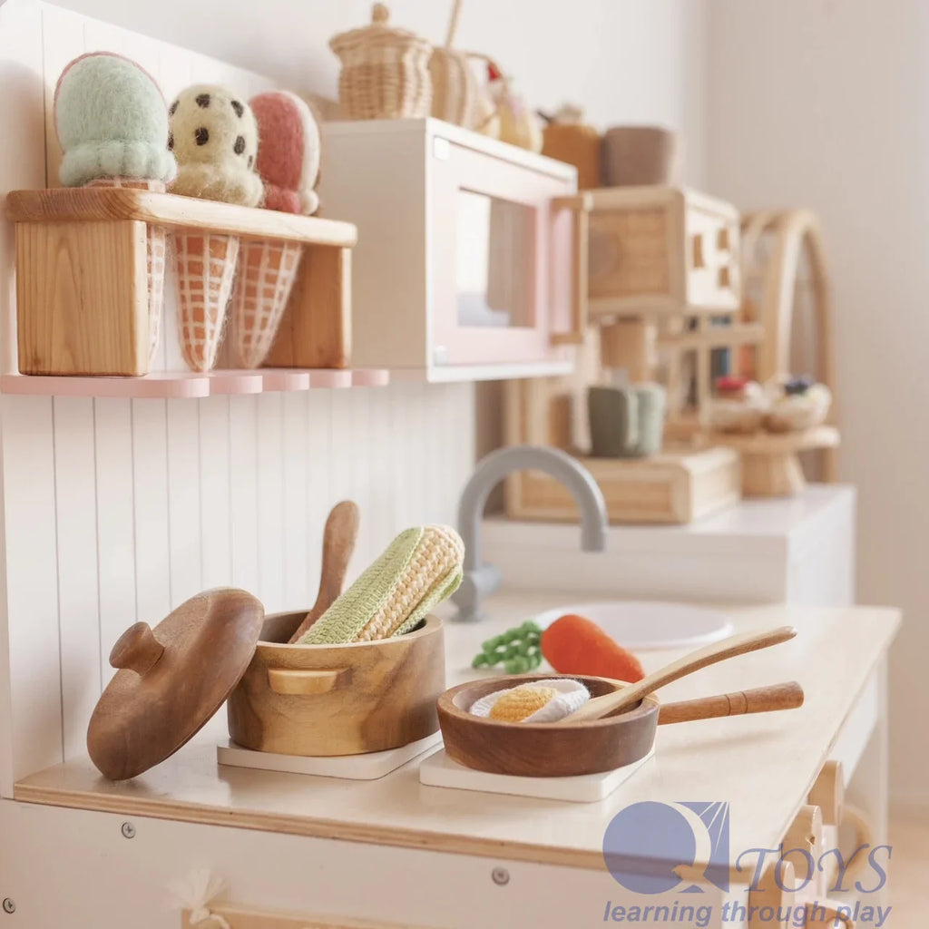 QToys Australia (USA) MAHOGANY PAN & POT SET